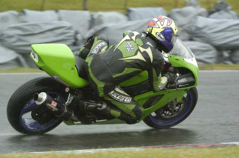 ZX7R in the wet Brands Hatch Indy