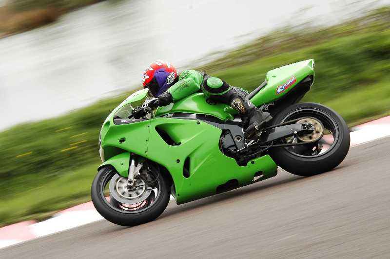 ZX7R at Mallory Park