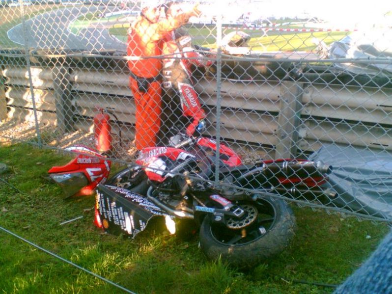 BSB Brands Hatch 09.10.05 - Super stock crash aftermath